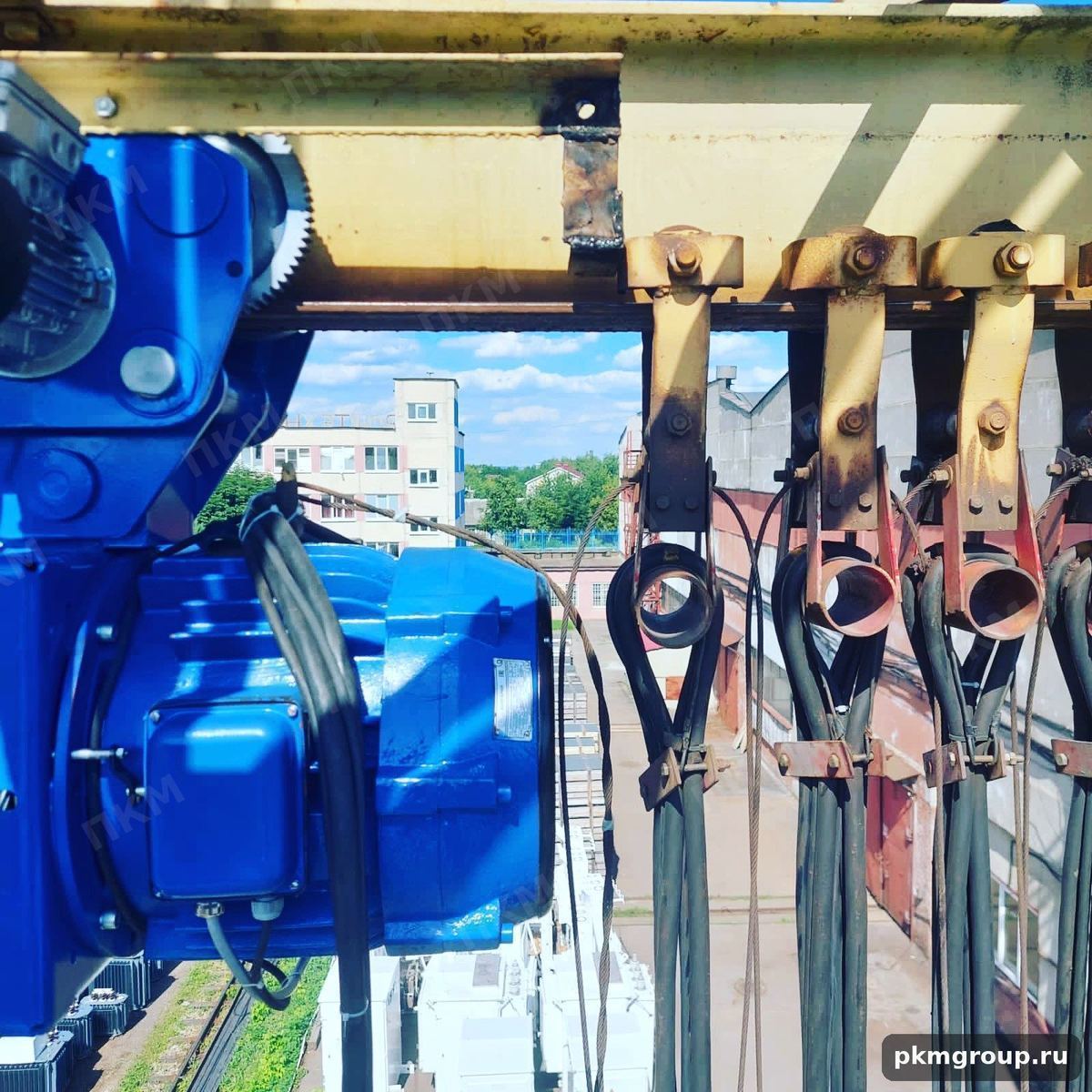 Механизм подъёма мостового крана с электродвигателем